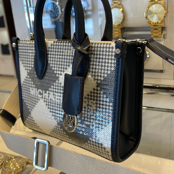 Michael Kors Mirella Extra-Small Logo Crossbody XBODY Shopper Bag
Navy 
NWT - Picture 2 of 16